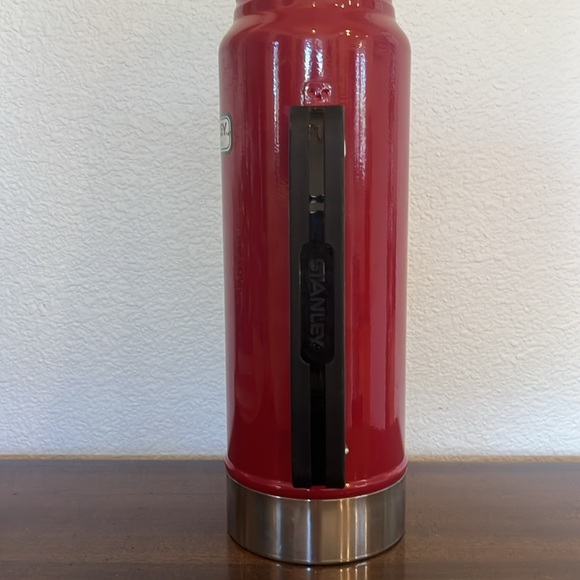 Stanley Red and Silver Vintage Style Thermos 1L with cup lid - Picture 4 of 10